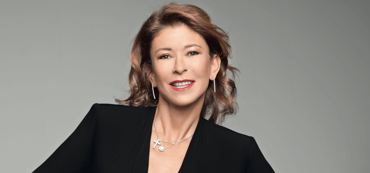 Бір қыз трусисын шешеді. 40 жастағы транссексуалдар